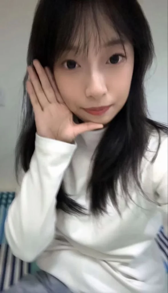 [28V+72P/174MB]贵州处了4年的巨乳眼镜女友